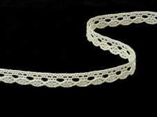 Cotton bobbin lace 75641, width 8 mm, ecru