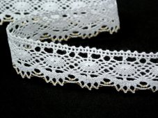 Cotton bobbin lace 82167, width 28 mm, white/ Lurex gold