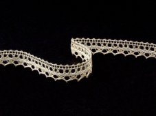 Cotton bobbin lace 82302, width 13 mm, ecru