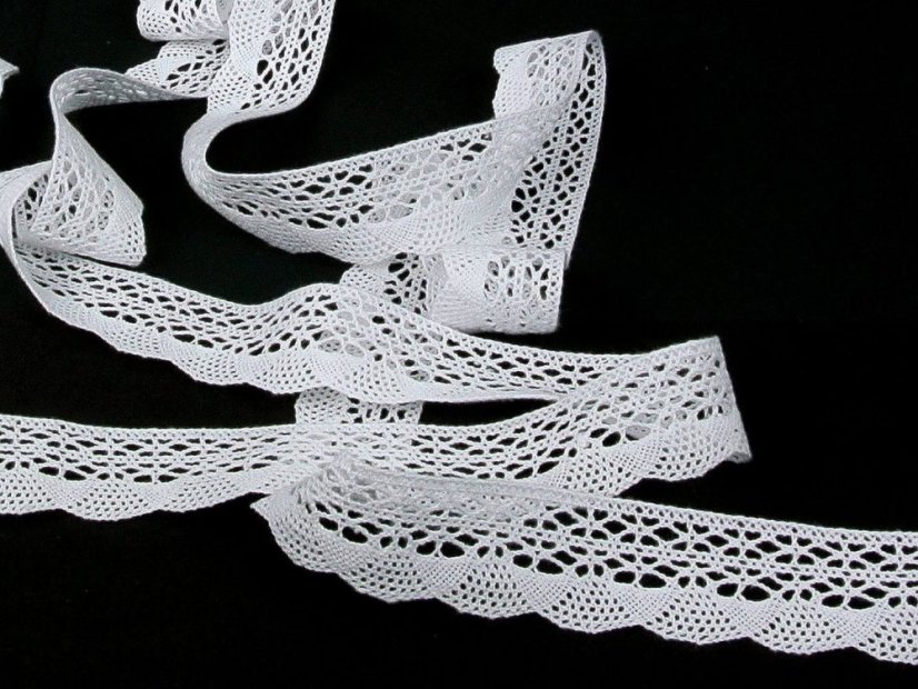 Cotton bobbin lace 75077, width 32 mm, white