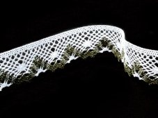 Cotton bobbin lace 75261, width 40 mm, white/ dark linen gray