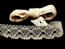 Cotton bobbin lace 75133, width 19 mm, ecru