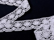 Cotton bobbin lace 75032, width 45 mm, white