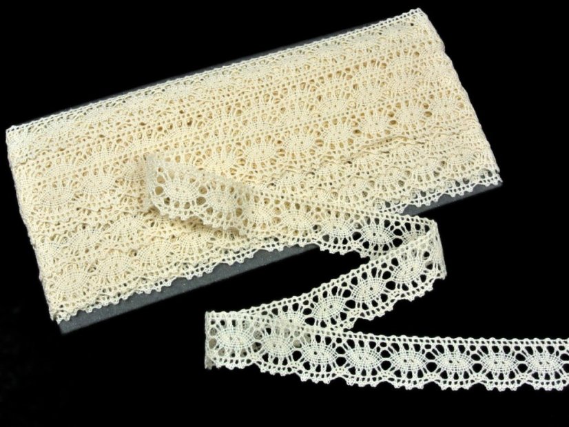 Cotton bobbin lace 82176, width 22 mm, ecru